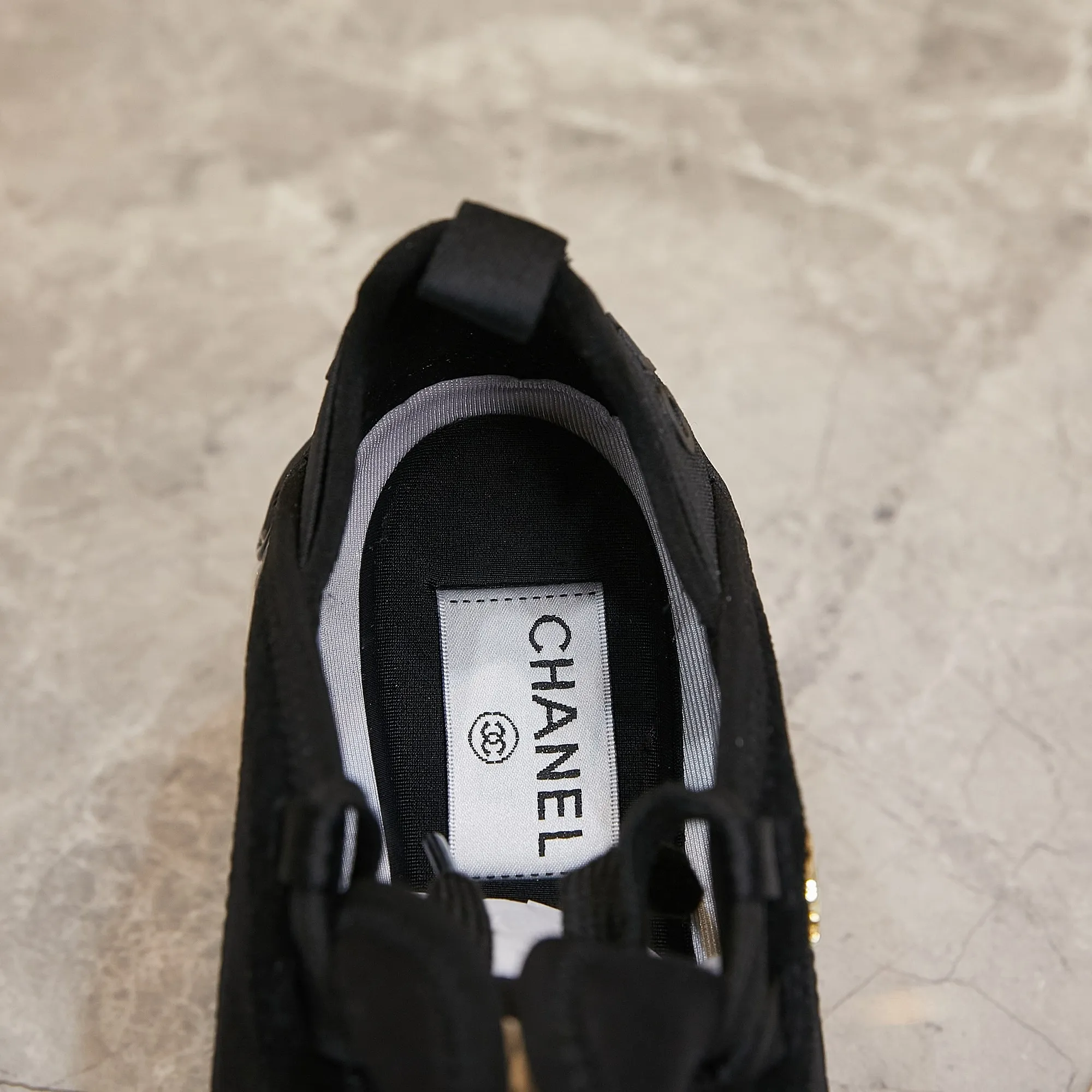 Men's men's shoes pP580! Chanel Chanel - 2024 counter top casual sneakers This classic design; the upper is made of various craftsmanship styles; the outsole is fashionable and sporty; the outsole is fashionable and sporty; the extraordinary inclusion of a variety of color matching elements... The diversified mix and match is very beautiful and versatile, casual, fashionable, sports and outdoor can be taken into account... ꫛꫀꪝ Go➫ Materials: ❶Upper made of: original imported cowhide ❷Inside made of: original imported breathable sheepskin ❸Outsole is based on: Original TPU air cushion outsole. Full set of boutique packaging for women 35–41 and men 39–45.